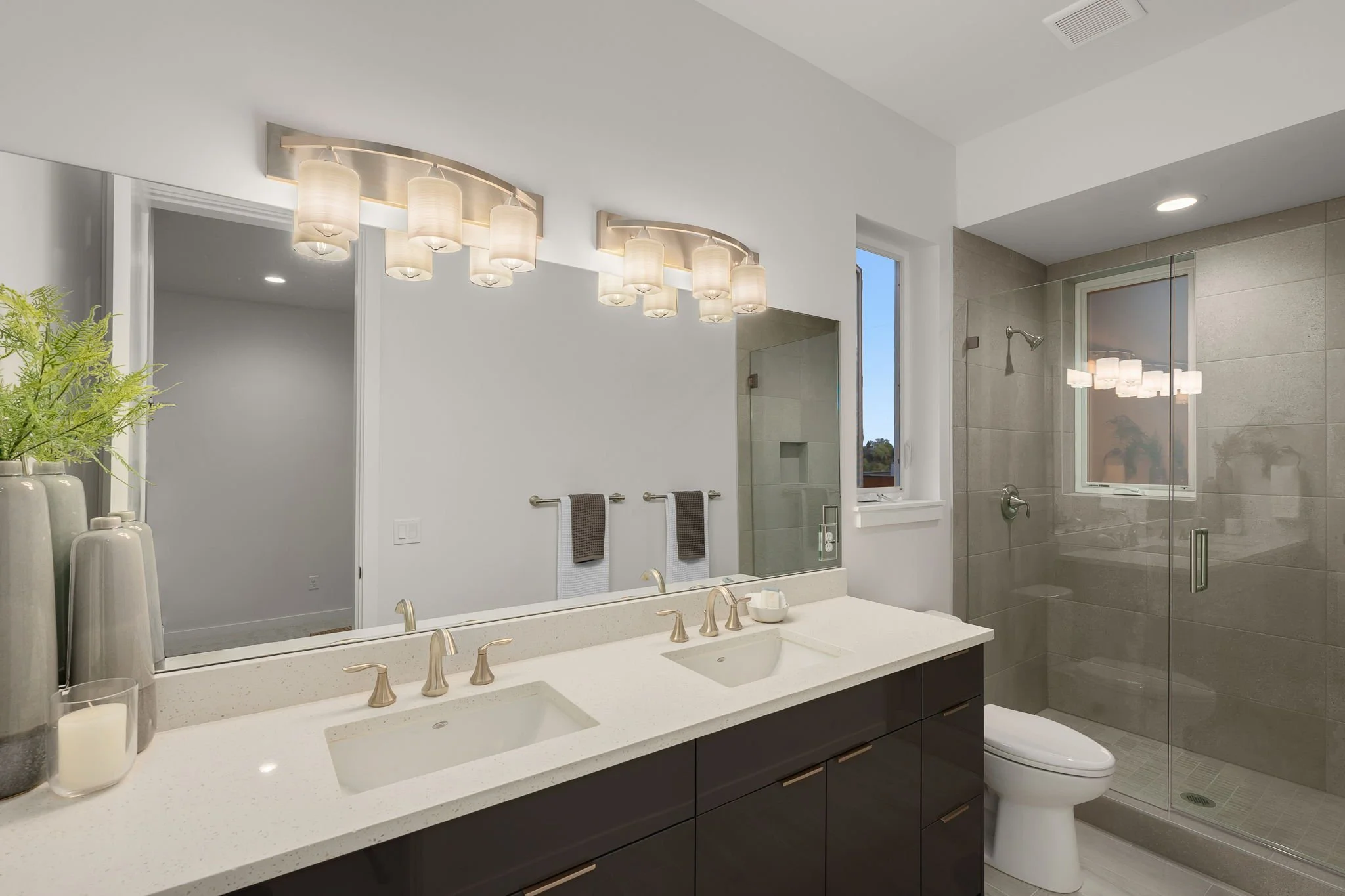 18-web-or-mls-123-26th-ave-e-d.jpg