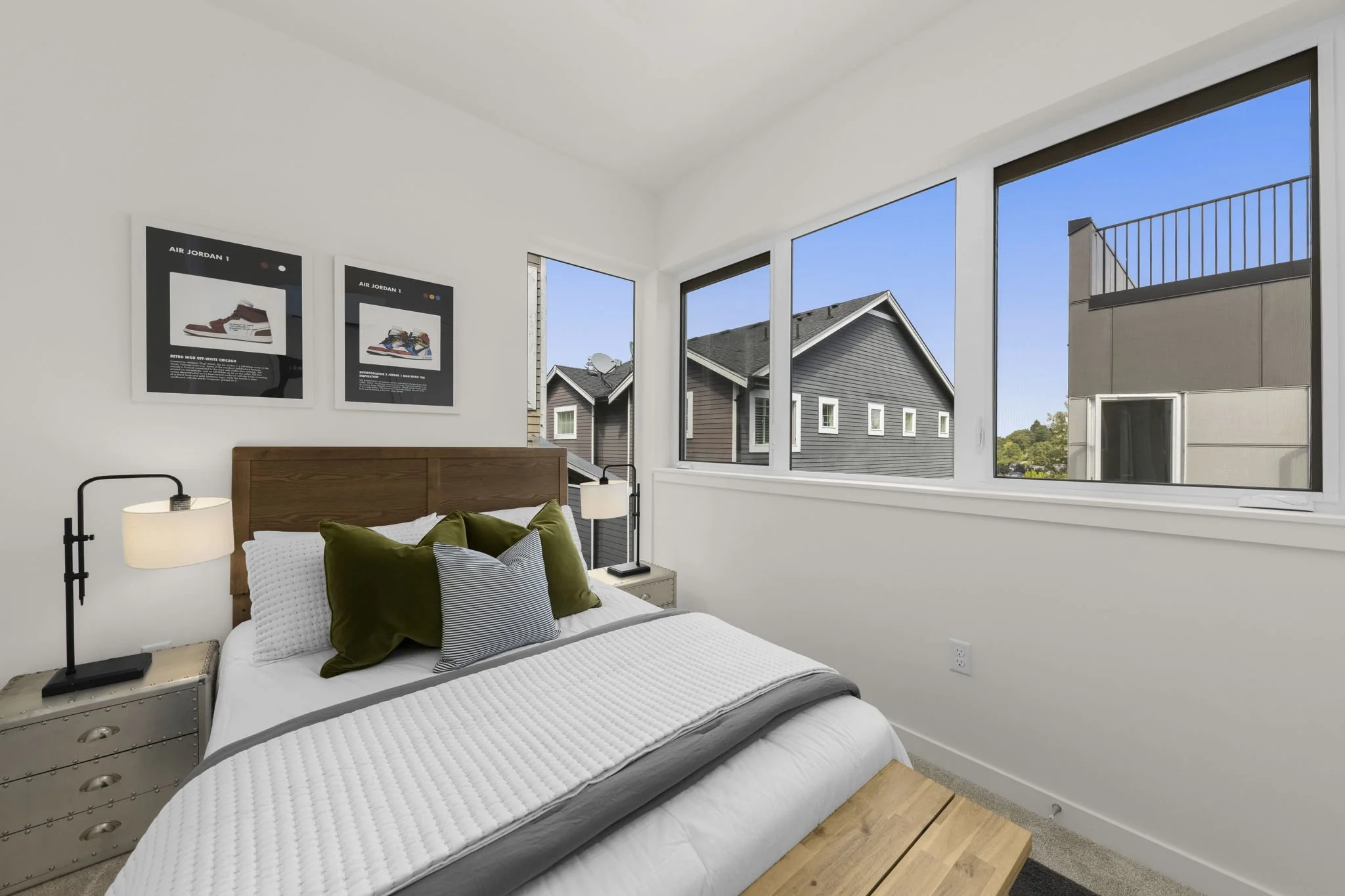 18-web-or-mls-119-26th-ave-e-d.jpg
