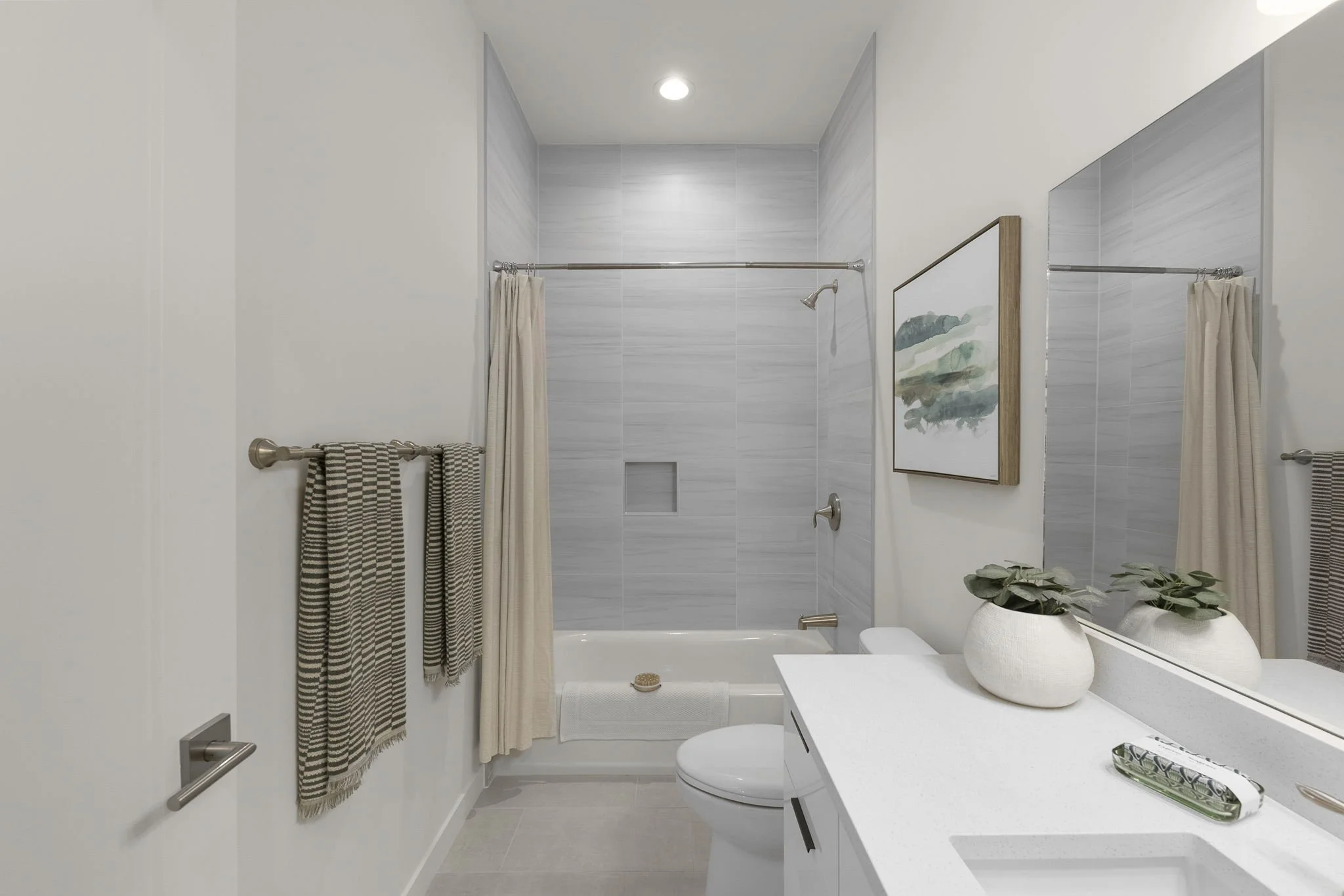 20-web-or-mls-119-26th-ave-e-d.jpg
