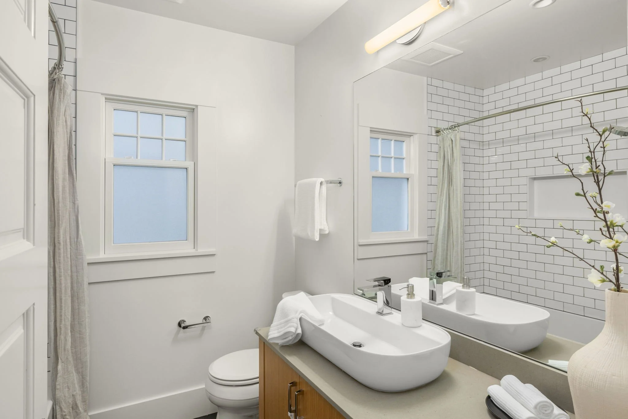 21-web-or-mls-2926-warren-ave-n.jpg