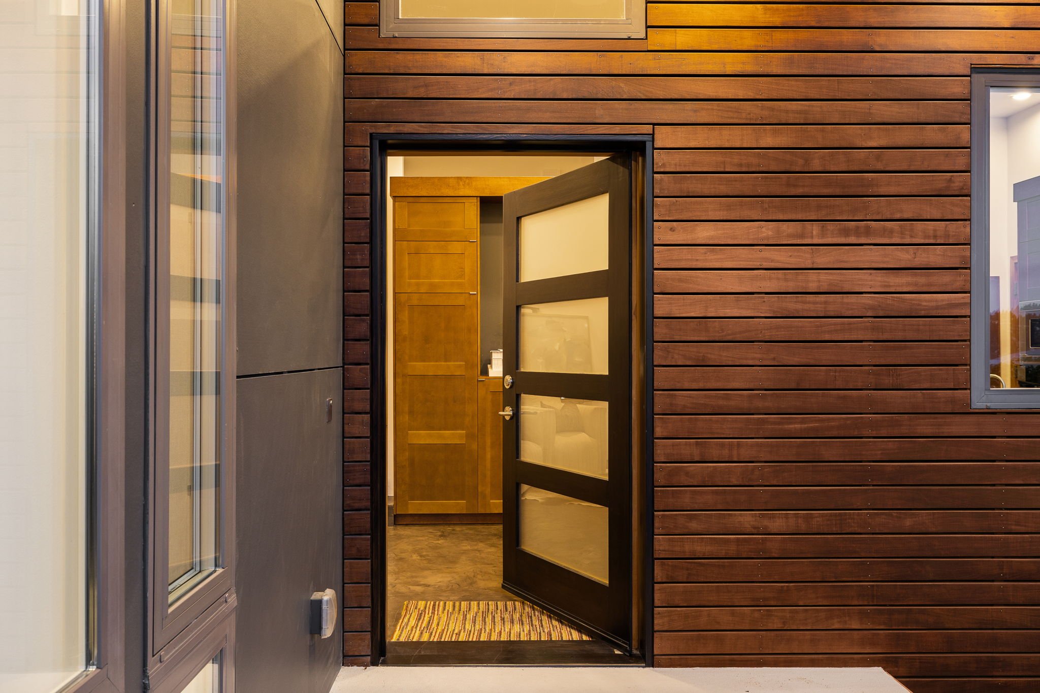 3-web-or-mls-3925-48th-ave-s.jpg