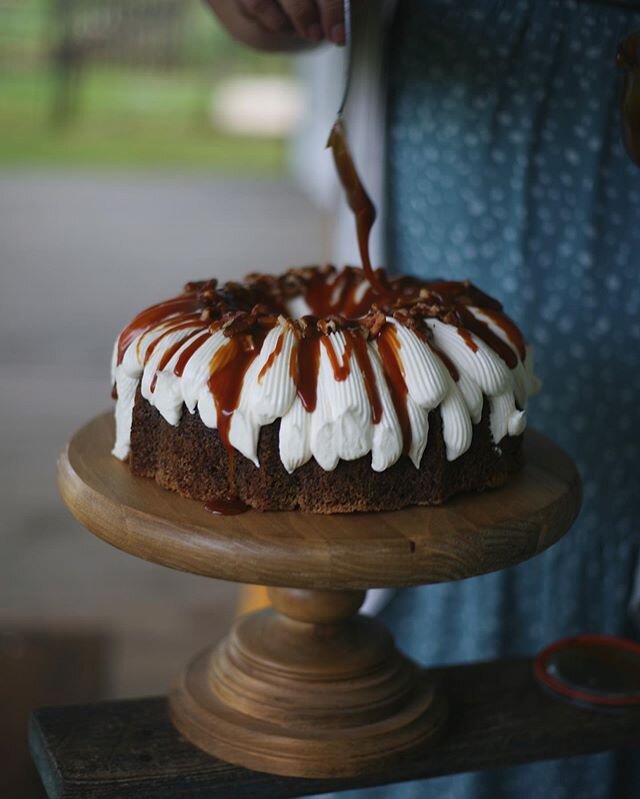 Carrot cake with vanilla cream cheese frosting and salted caramel... Frosting seems like the easiest part of a cake to me but you&rsquo;d be surprised how many people ask me about it when they try my cakes. I&rsquo;m bad about not using a recipe thou