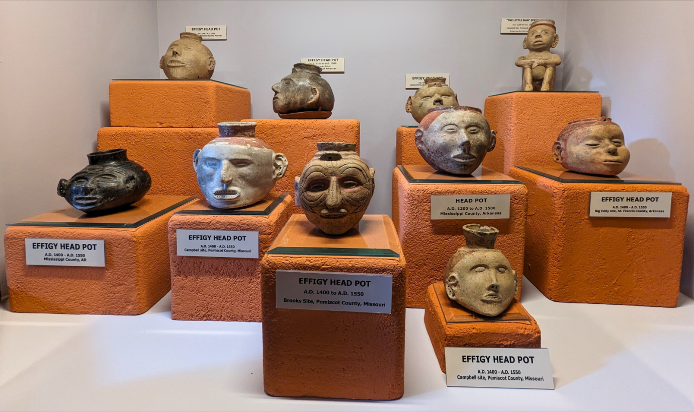 Quapaw Headpots.png