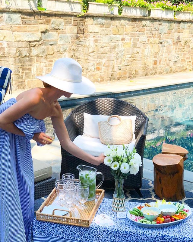 Casual poolside entertaining essentials on the blog today 🌿 Link in bio.