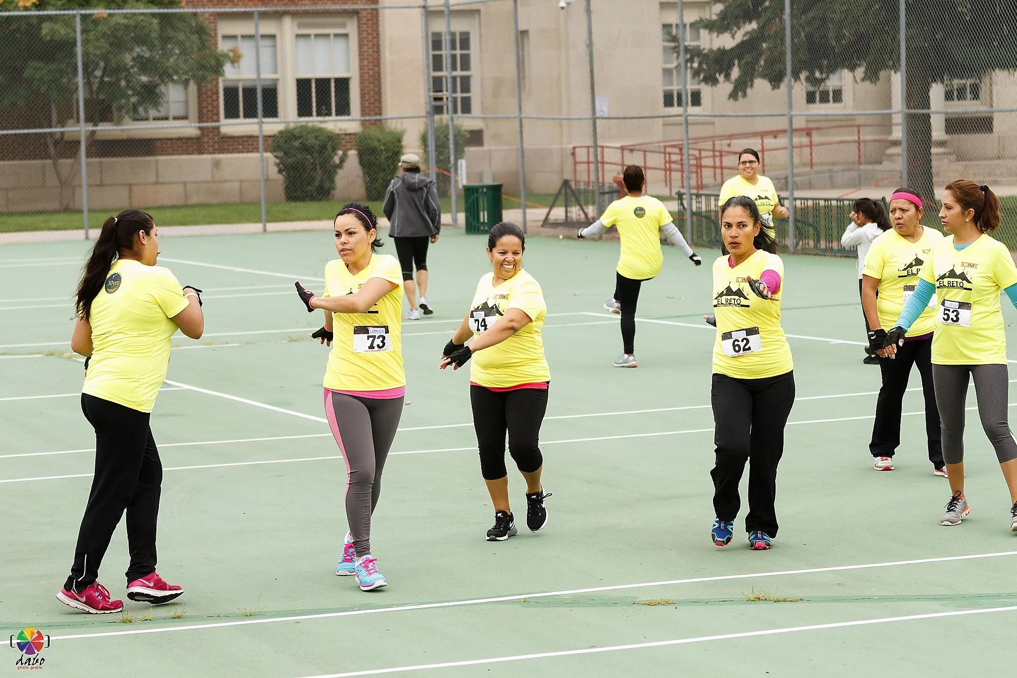 mujereswalking.jpg