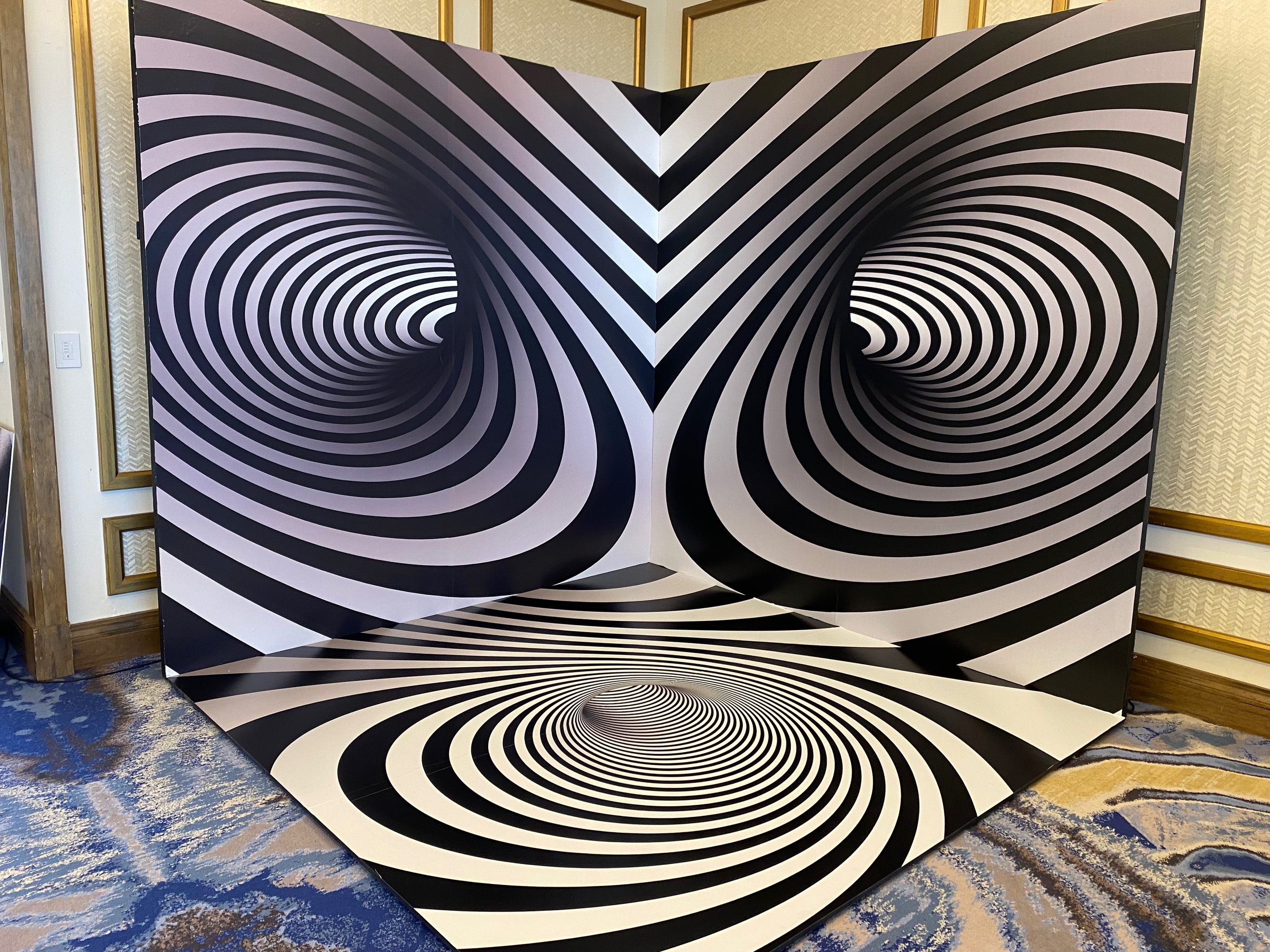 The Illusion Photo booth 8'X8'