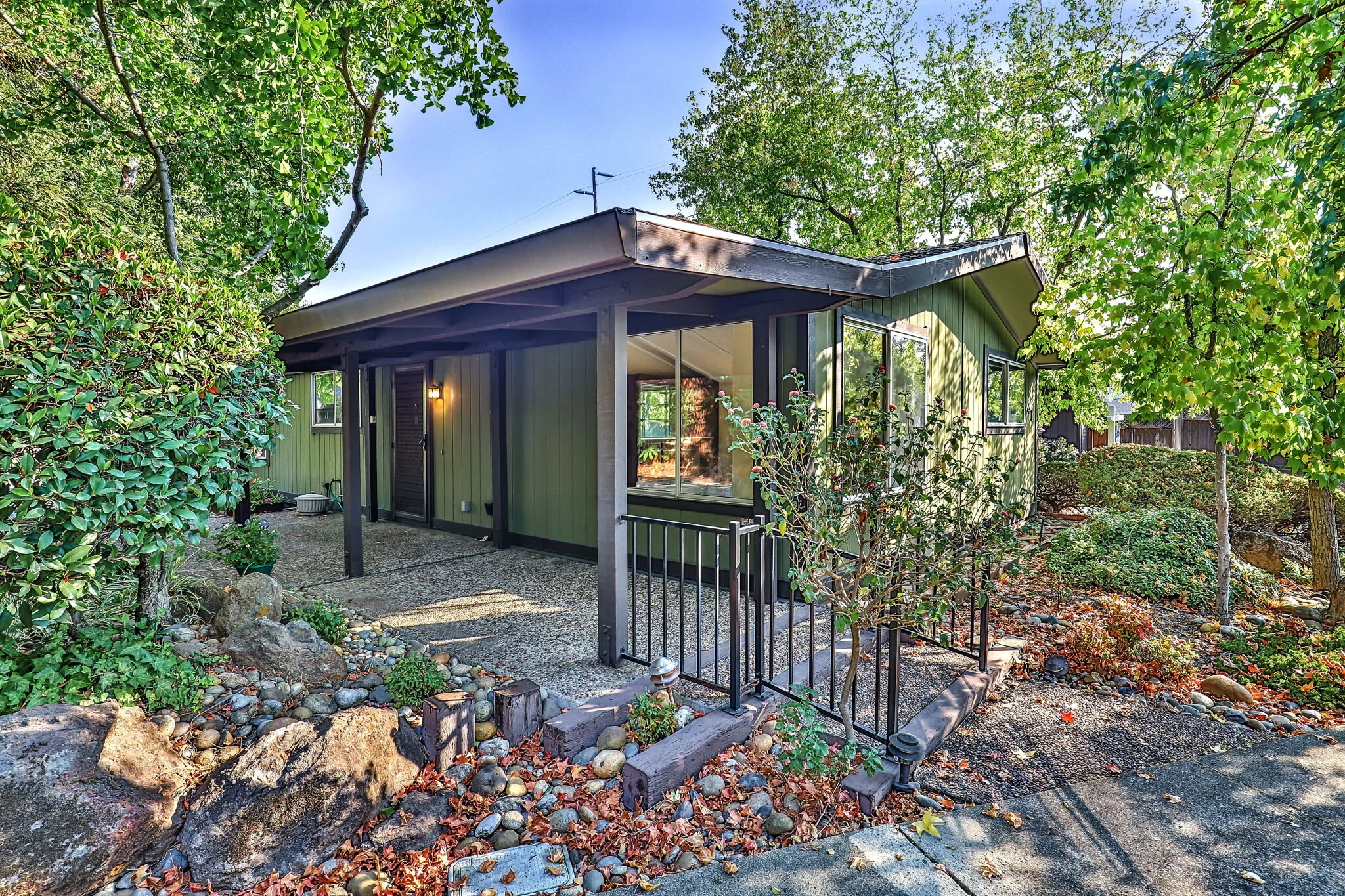 23-web-or-mls-print_1201 Monument-2.jpg