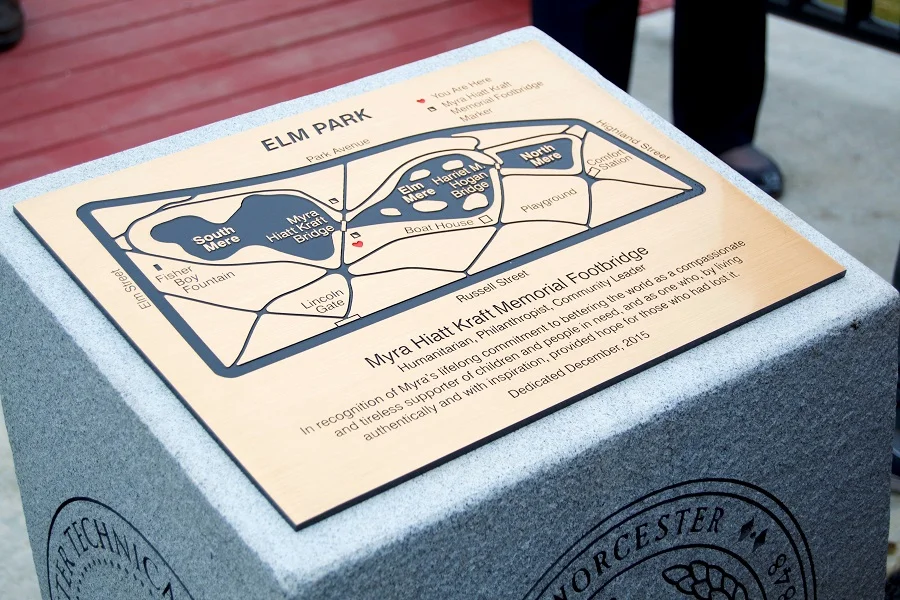 plaque.jpg
