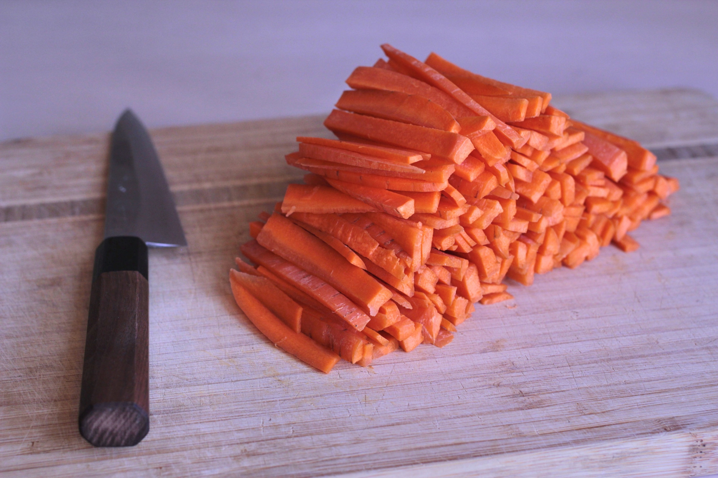 Cut your carrots into matchsticks.