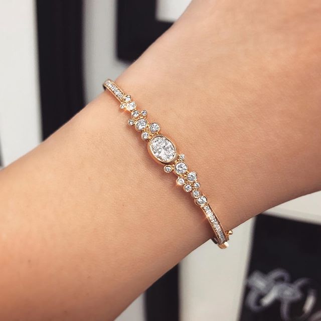 Santa&rsquo;s on his way!🦌💎✨💕
#normancovan #spreadlove #holiday2018
・・・
.
.
.
.
#holidays#love#ovaldiamond#diamond#bracelet#details#18k#gold#beautiful#bridal#bride#engaged#diamonds#gorgeous#chic#sparkle#christmas#bling#handmade#jewelry#losangeles#