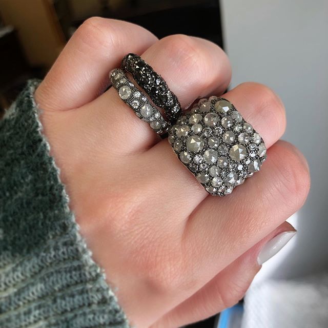 Rock candy💎Natural rustic diamonds💫
#NormanCovan #Diamonds
・・・
.
.
.
.
#love#grey#natural#diamond#rustic#rings#details#18k#gold#whitegold#ring#chic#bride#beautiful#bridal#fashion#gorgeous#sparkle#bling#handmade#jewelry#losangeles#jeweler#everyday#l