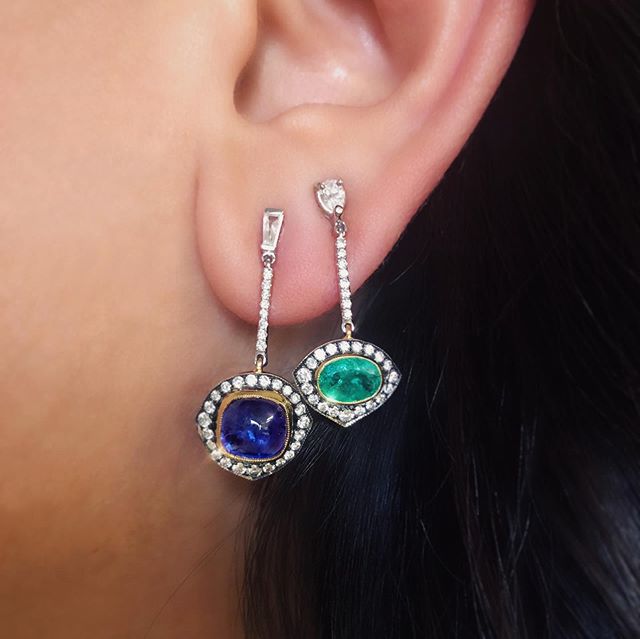 Ear candy✨🍬 #NormanCovan #Holiday2019
・・・
.
.
.
.
#love#emerald#tanzanite#diamond#vintage#earrings#details#18k#gold#whitegold#chic#bride#beautiful#bridal#fashion#gorgeous#christmas#sparkle#bling#handmade#jewelry#losangeles#jeweler#everyday#luxury#lu