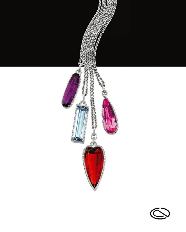Happy Valentines Day ❤️ #NormanCovan #Love
・・・
.
.
.
.
#valentine#heart#diamonds#ruby#diamond#necklace#valentinesday#details#18k#gold#whitegold#chic#bride#beautiful#bridal#fashion#gorgeous#diamond#sparkle#bling#handmade#jewelry#losangeles#jeweler#eve