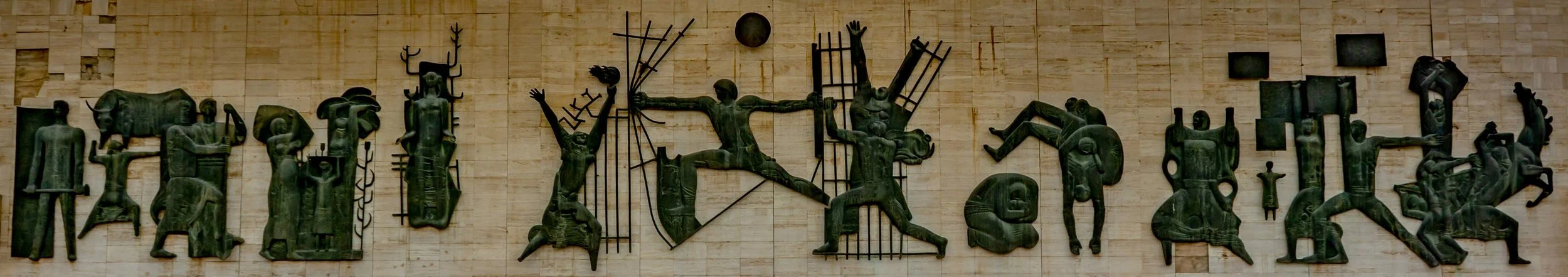 Jawad Salim, Nusb al-Hurriya , 1961. Bronze on travertine, 50m x 8 m. Liberation Square, Baghdad. Photo credit: Atheer Muhammad, 2018