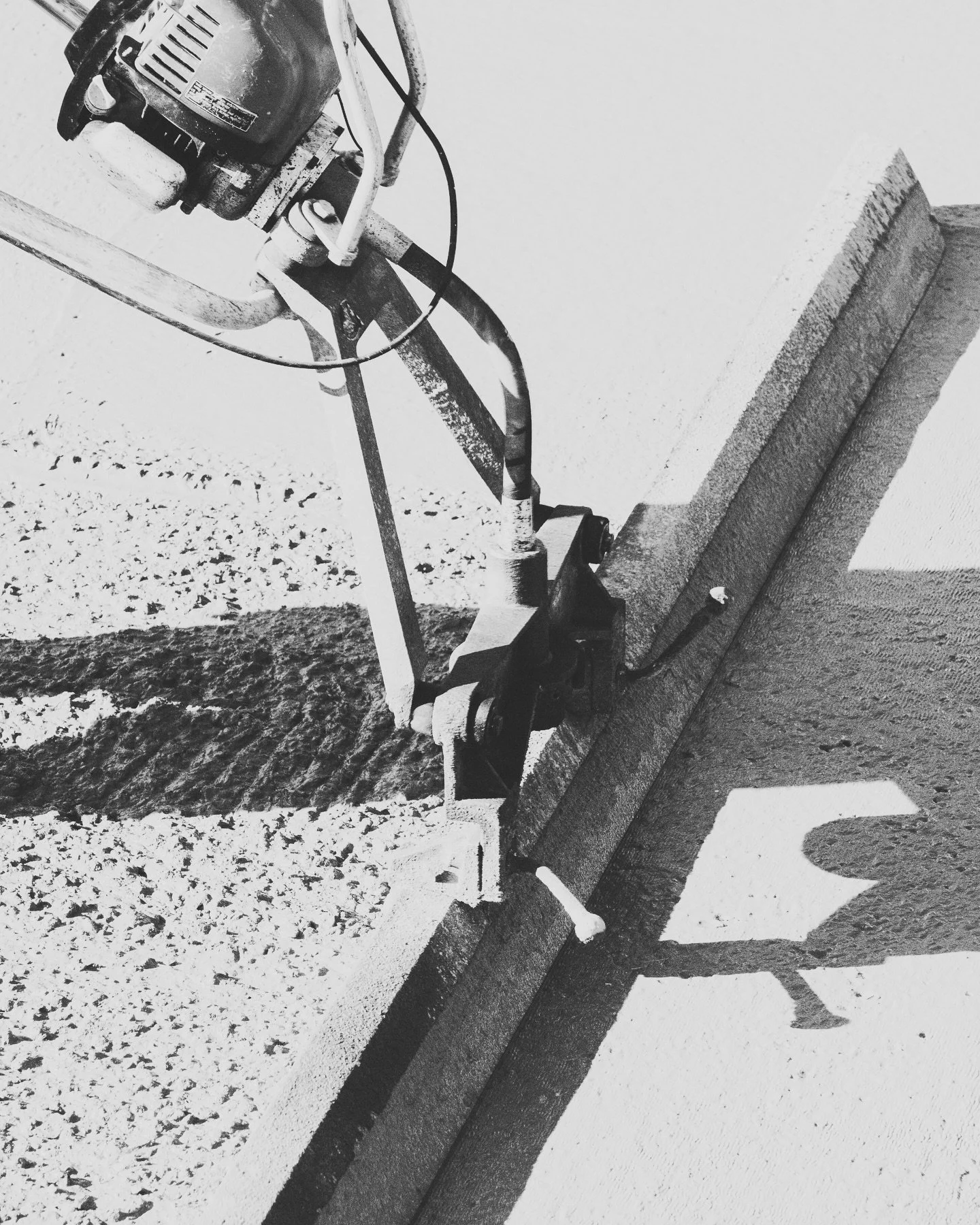 El concreto es el lenguaje silencioso de la estructura. Cada capa vertida sostiene una idea, una visi&oacute;n y un prop&oacute;sito que se vuelve tangible con el tiempo.
.
.
.
#M&eacute;tricoConstrucci&oacute;n #ArquitecturaDeConcreto #Construcci&oa