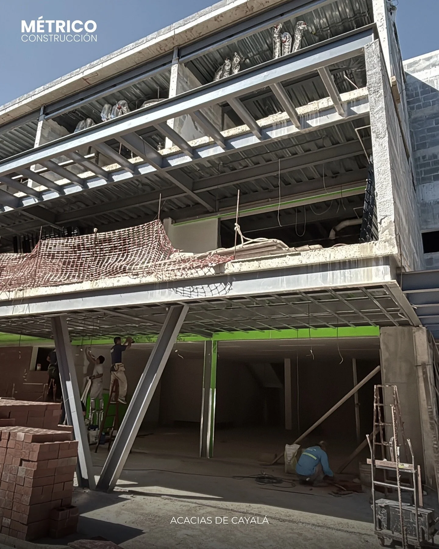 Avance Proyecto Acacias de Cayal&aacute;. La obra avanza consolidando estructura, envolvente y sistemas. La construcci&oacute;n entra en fases de acabados, donde se verifican plomos, alineamientos y la lectura correcta de los vol&uacute;menes previo 