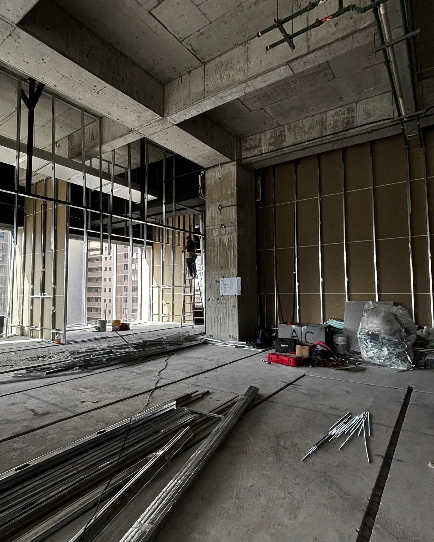 Avances del proyecto Academics
La estructura aparece antes que la forma. Vigas, trazos, vac&iacute;os y recorridos a&uacute;n abiertos. El proyecto se construye desde lo esencial.
.
.
#WorkInProgress #ArquitecturaEnConstrucci&oacute;n #StructuralDesi