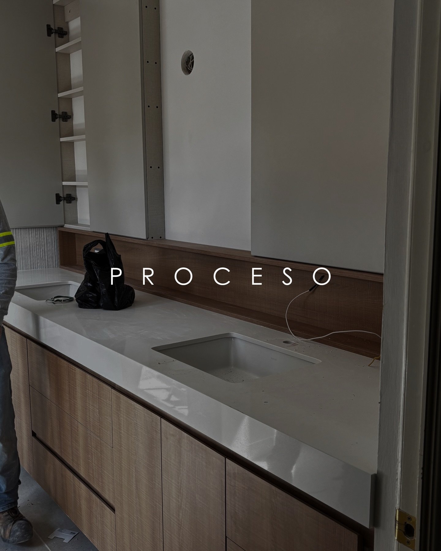 Entrega de Proyecto Las Luces
Todo espacio terminado tiene una historia previa. Decisiones, ajustes, pruebas y tiempo. El resultado es la consecuencia directa del proceso.
#DesignProcess #BeforeAndAfter #ArchitectureJourney #FromConceptToReality #Bui