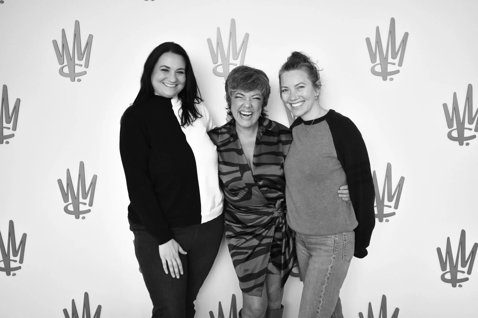 Claudia, Carriane Marshal &amp; Alicia Ripplinger firmando su JV con Warner Chappell