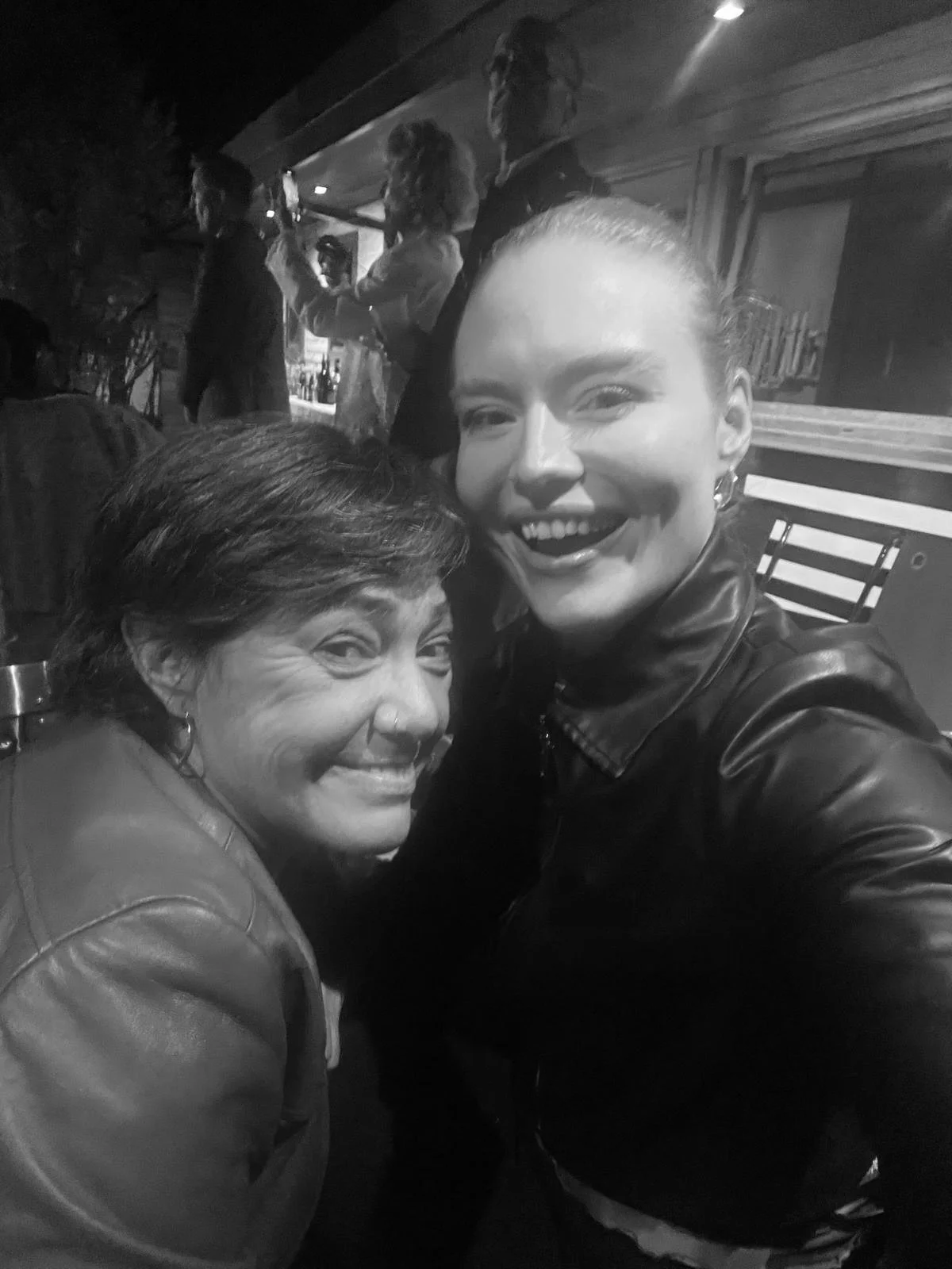 Claudia y Freya Riggis en fiesta de Toby Gad 