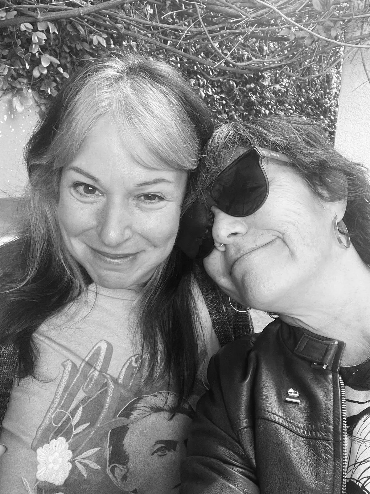Claudia y Michelle Lewis en celebracion de Sona