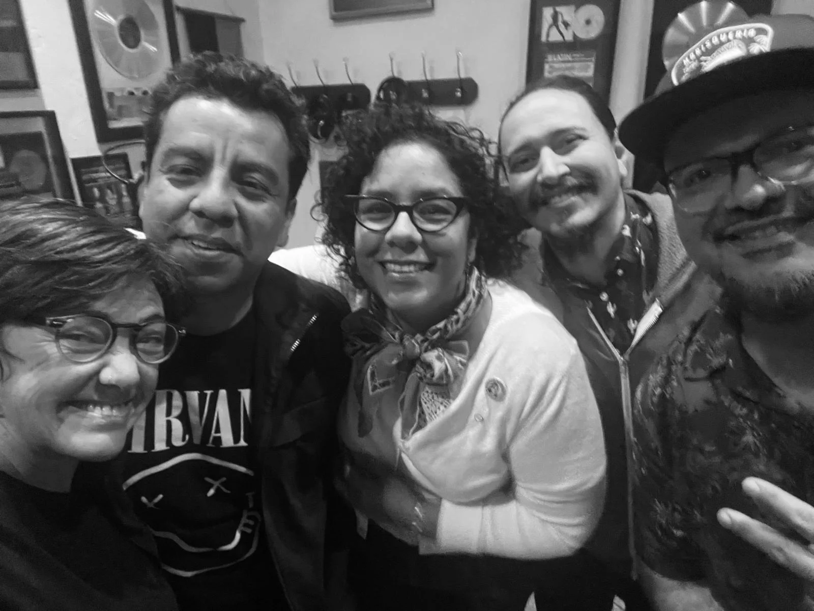Claudia componiendo con La Santa Cecilia