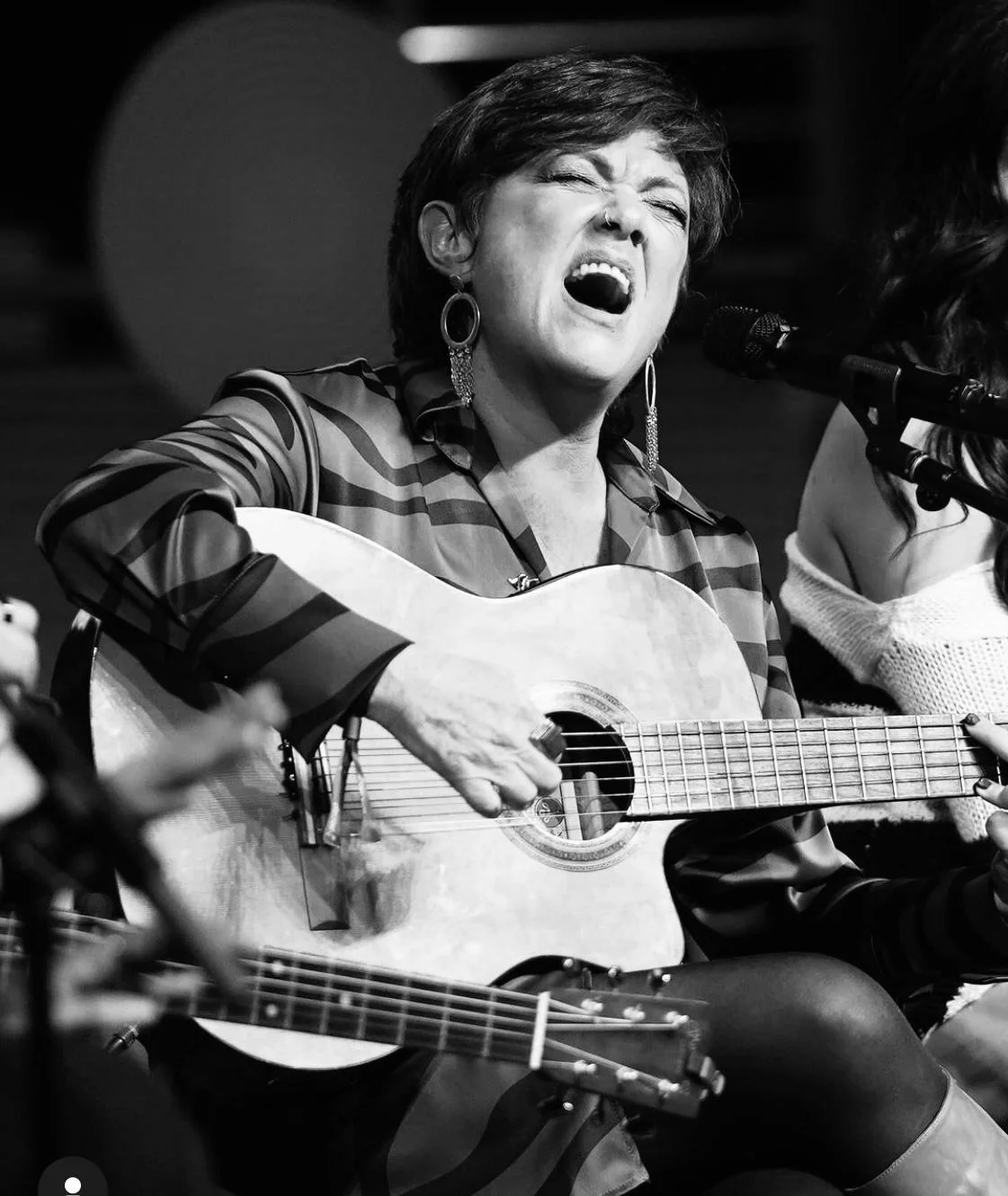 Claudia cantando en ASCAP Summit, NY