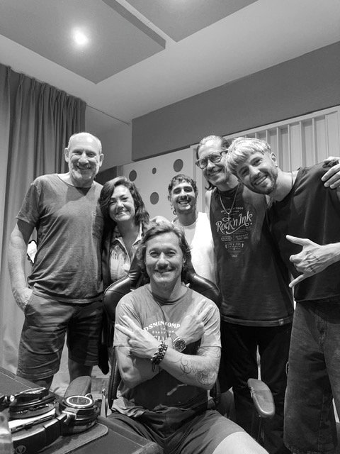 Claudia en el estudio con Diego Torres. Buenos Aires.