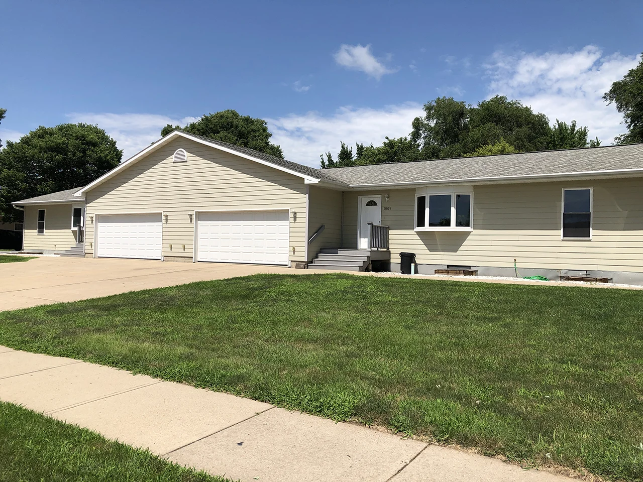 1019 W Main.jpg