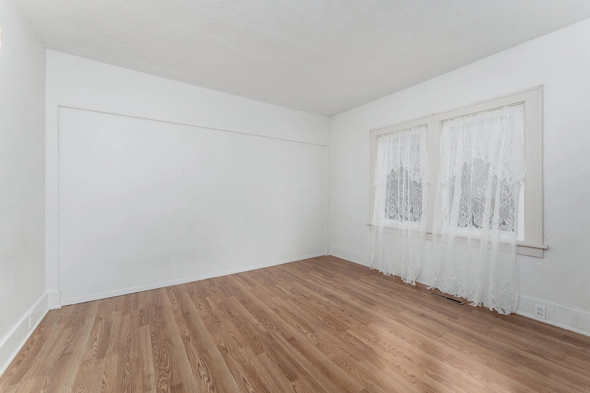 31-web-or-mls-124 Court St-055.jpg