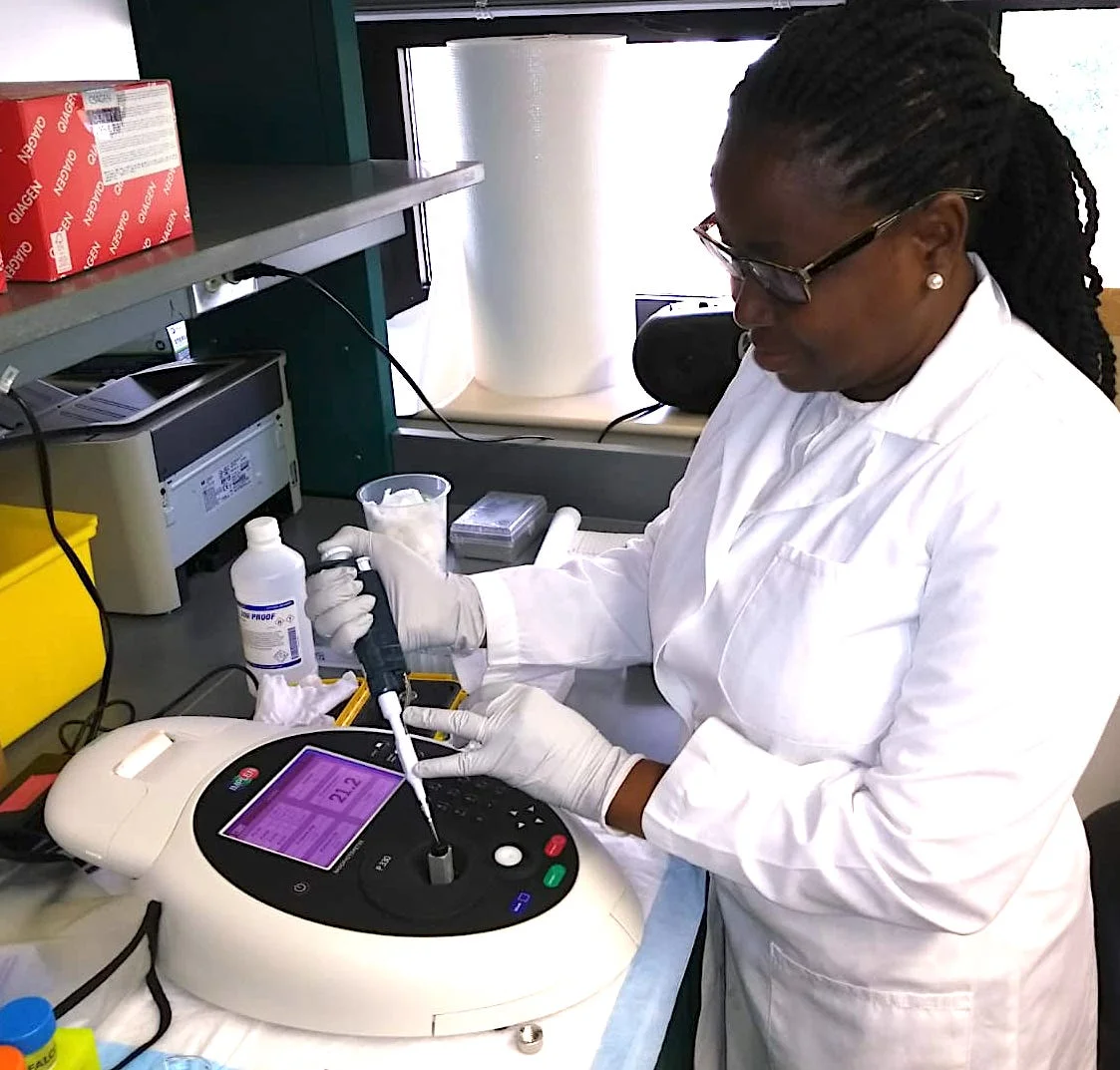 Evelyn Bonney lab.jpg