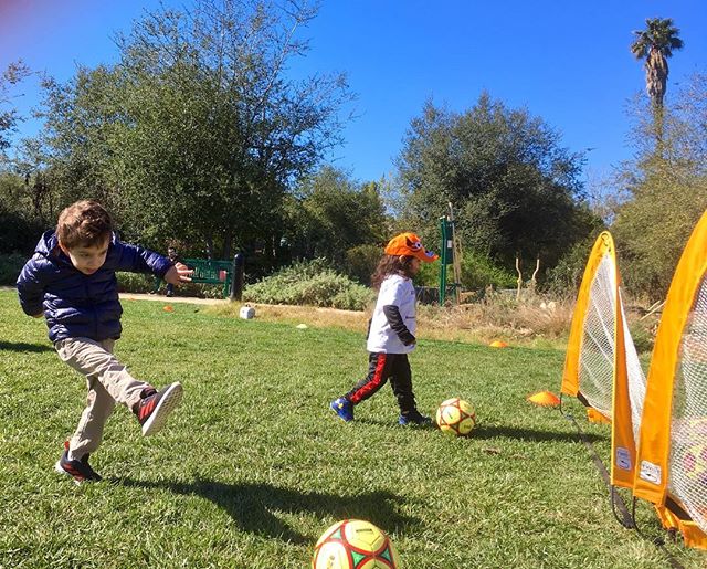 Our superstars🤩 enjoying a beautiful sunny ☀️ weekend😎⚽️
Registration is now open for our upcoming spring season. Classes in Los Feliz, Silver Lake, &amp; Glendale for Ages 2-10🎈⚽️
For more information &amp; signing up please go to https://www.eme