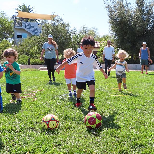 Hello Los Angeles Parents ⚽️
🔵 Our Winter Soccer Season is starting soon on January 18th for boys &amp; girls Ages 2-6 🤩
🔶To check our open classes &amp; reserve a spot please visit
https://www.emergesoccer.com/register/winter