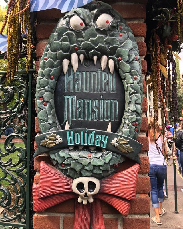 Halloween is... a ride at Disneyland #hauntedmansion #nightmarebeforechristmas #disneyland #timburton #wreath