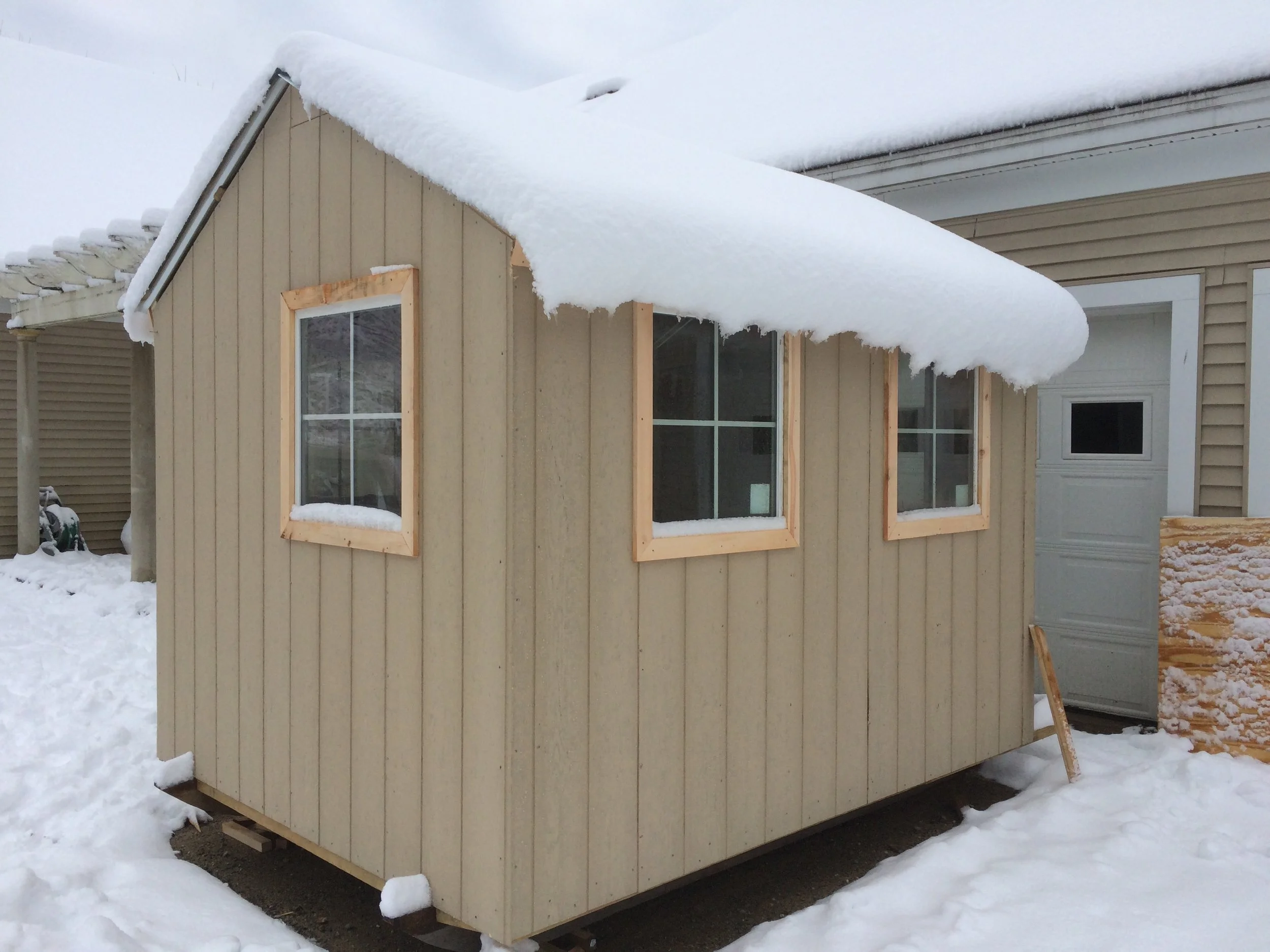  Ice fishing shack    