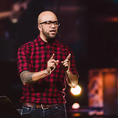 Carlos_Whittaker01_l.jpg