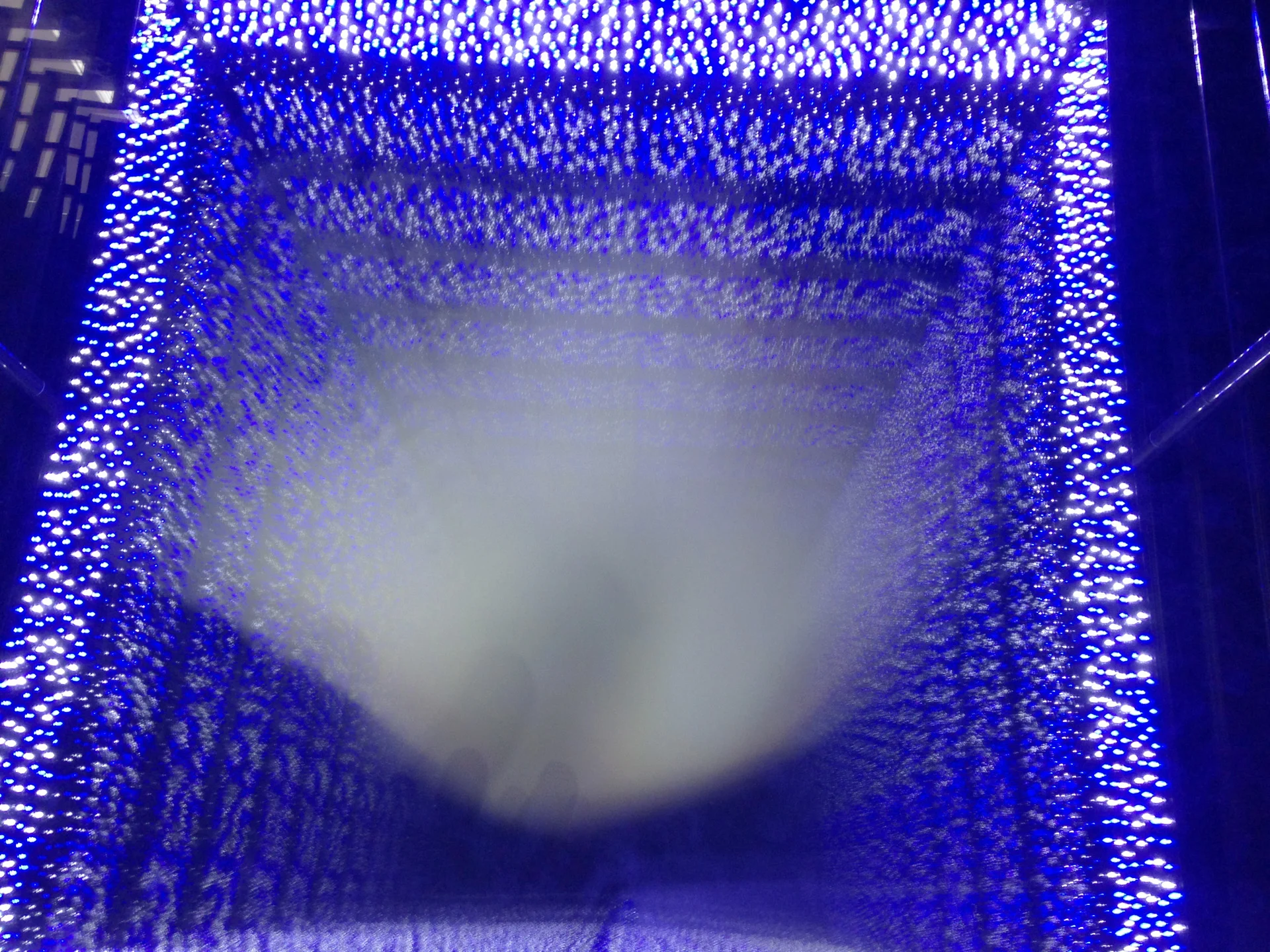 영원한 빛   -야곱의 우물110x110 불랙미러,  LED 2013.JPG