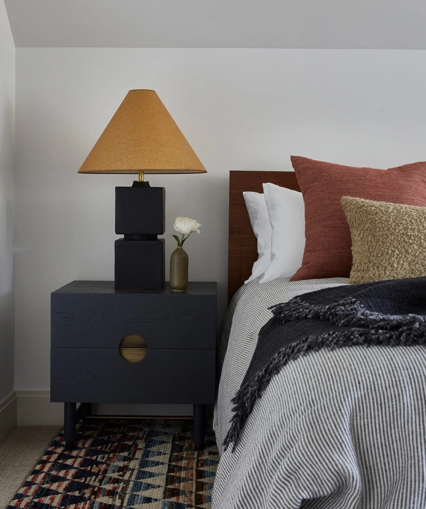 A forever favorite -- this guest room tucked into the gables stole our hearts with its one-of-a-kind Afghani rug, Italian linen bedding, unlacquered brass details, and sculptural ceramic lamp. We&rsquo;re still dreaming about dreaming here.

#counter
