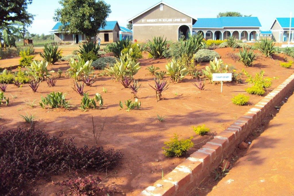 School and farm, Irundu
