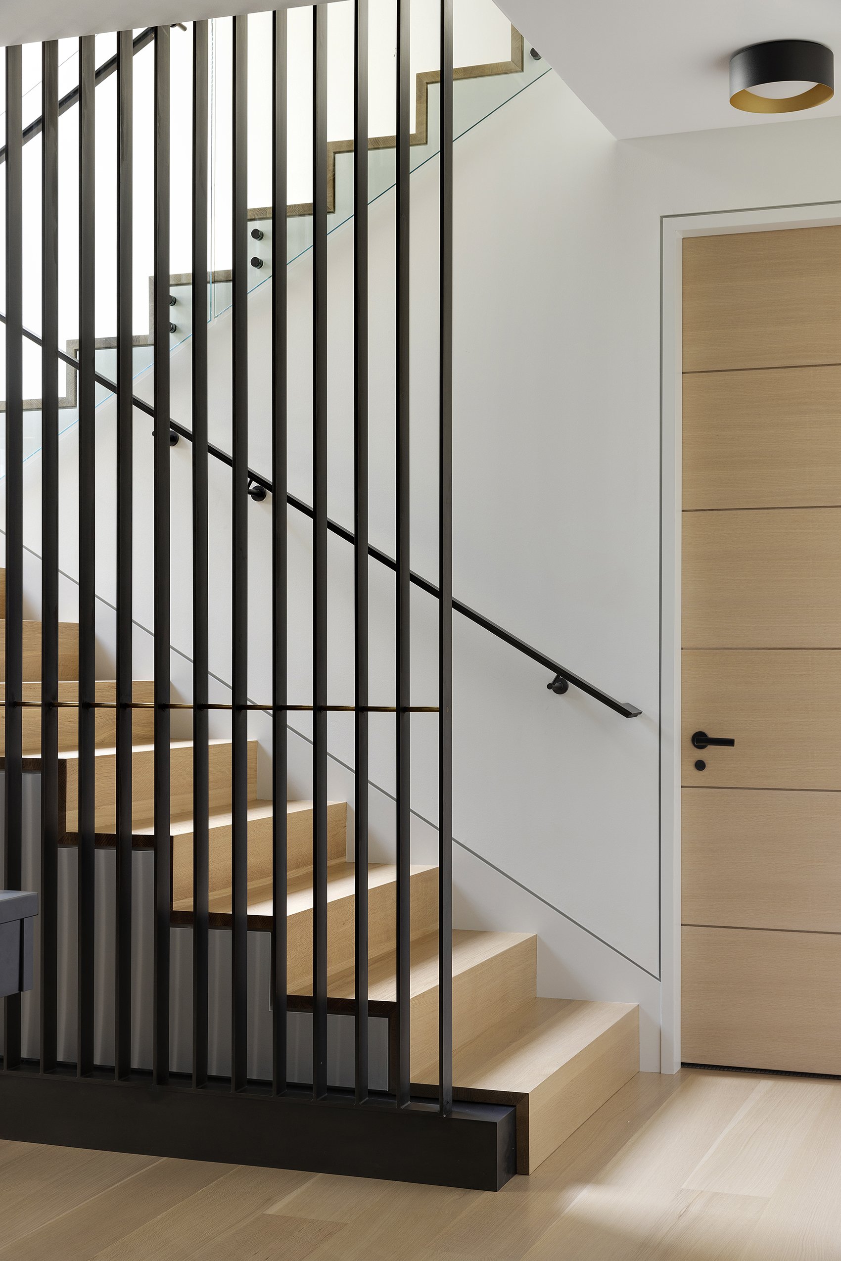 Horizontal Slat Steel Railing Modern Stair Handrail 