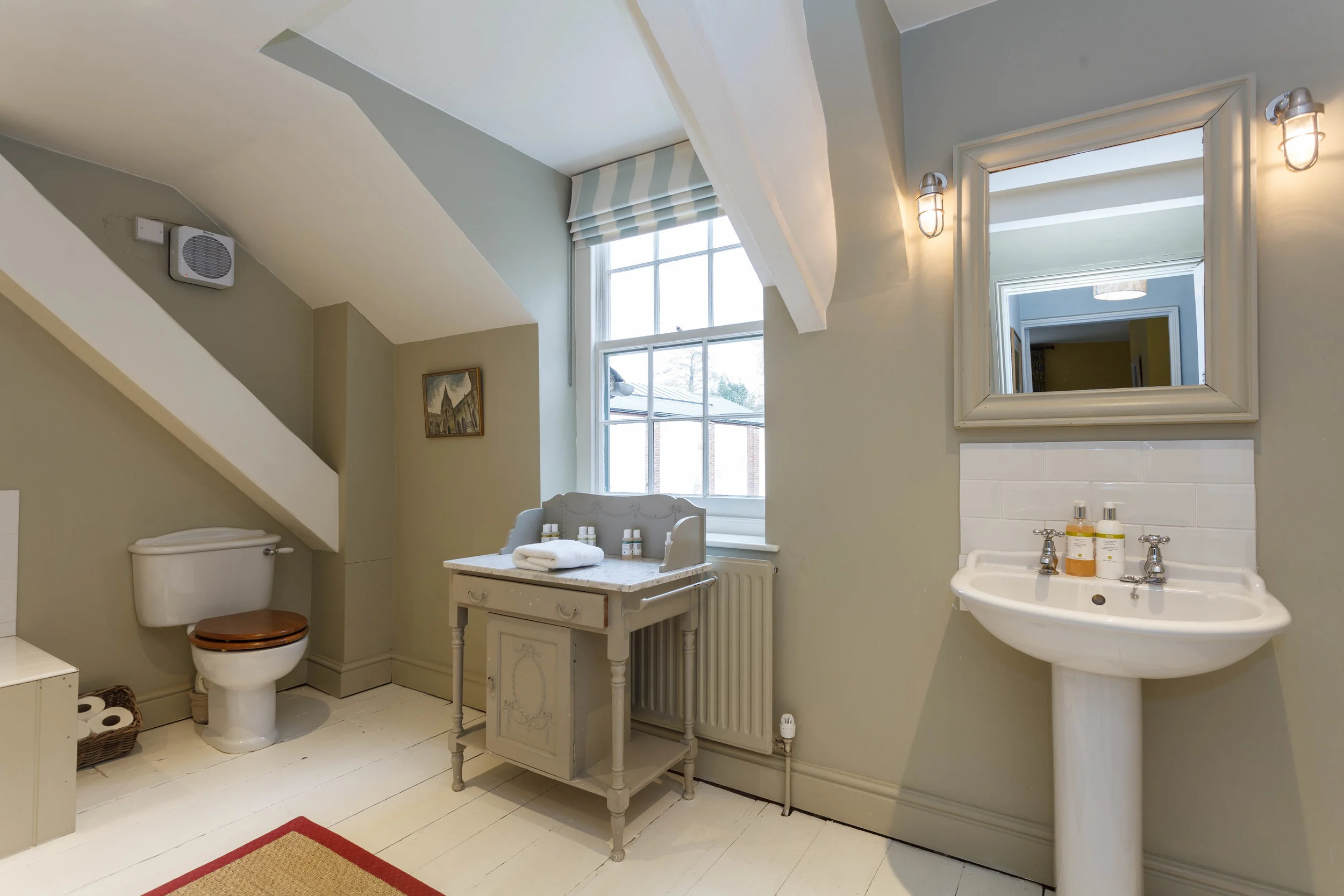 Bathroom 2 a.jpg