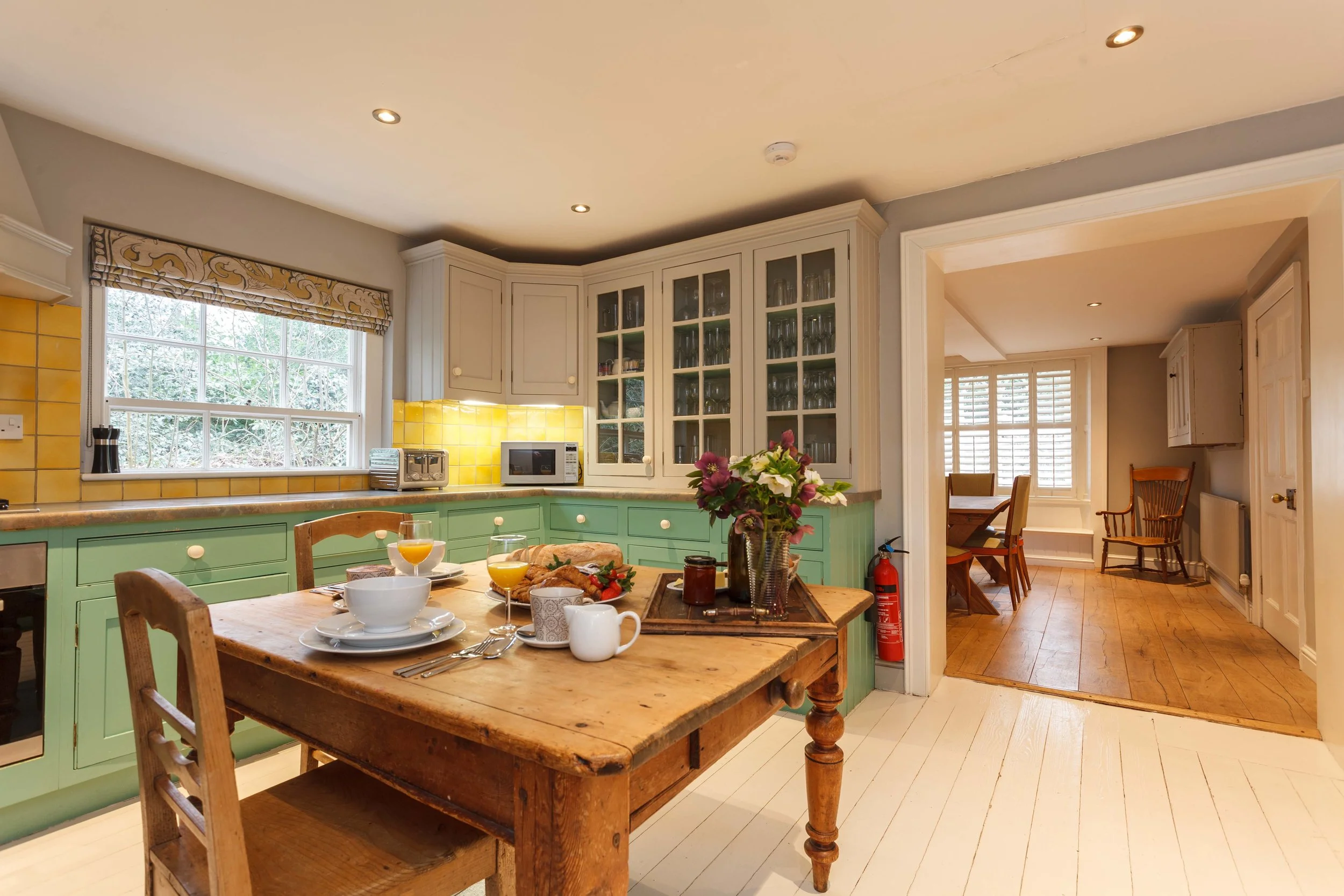 Kitchen b.jpg