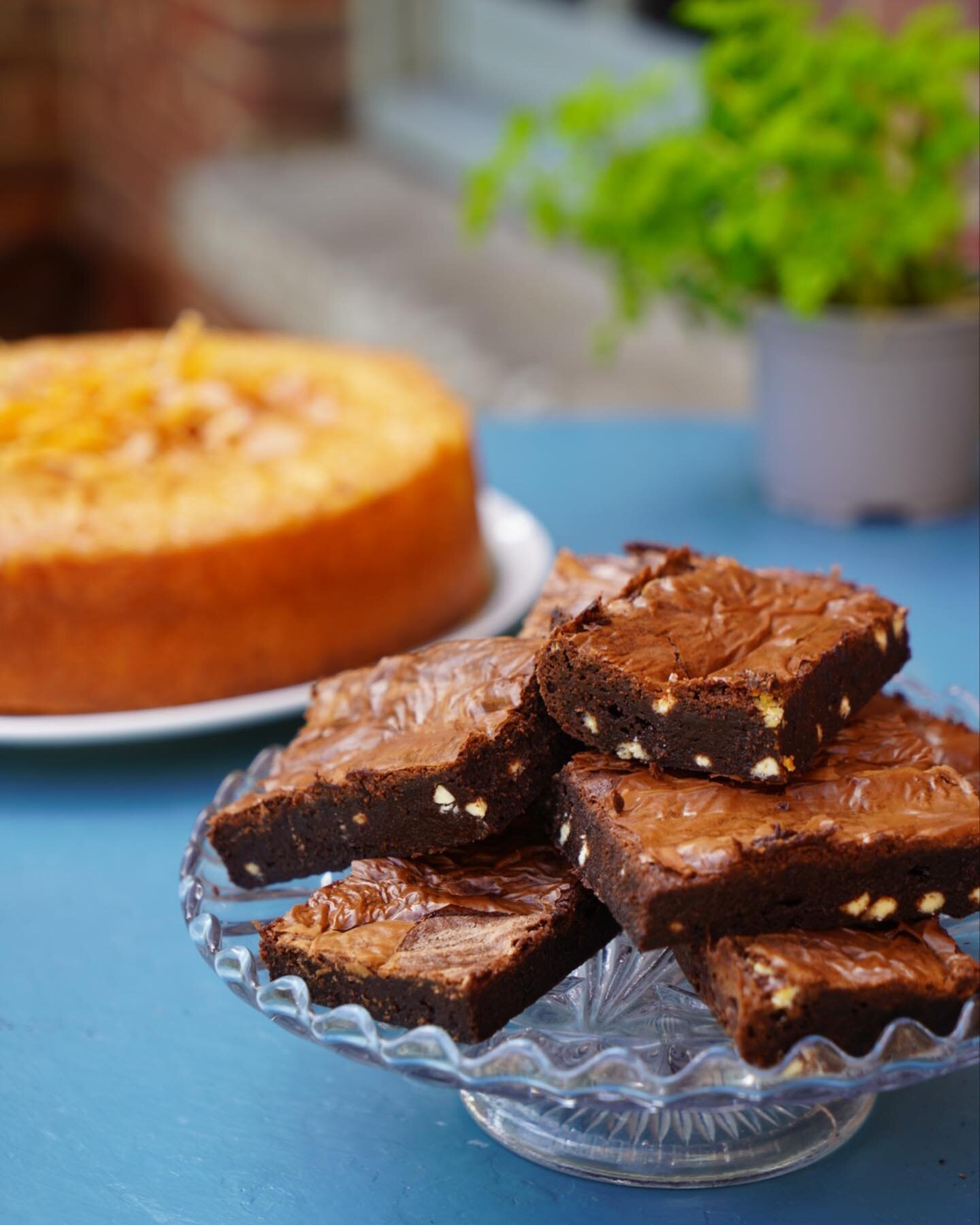 We had a busy day in the kitchen yesterday preparing tasty treats for the cafe. Orange polenta cake, delicious chocolate brownies and our incredible marinated olives all feature on the menu this week, along with quiches, paninis and other homemade ca