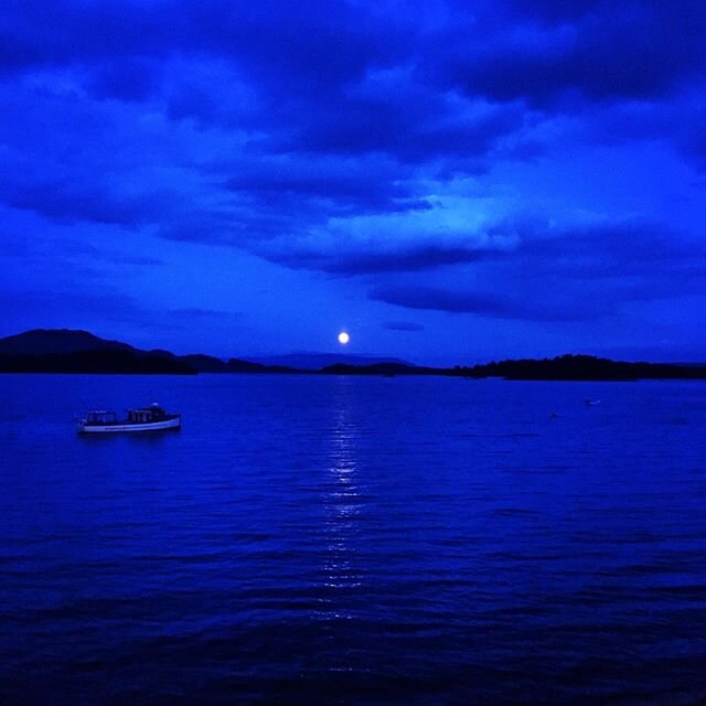 New music coming tomorrow!

#deepoceanblue #mikebergmusic #moonrise #lochlomond #scotland #moonlightreflection