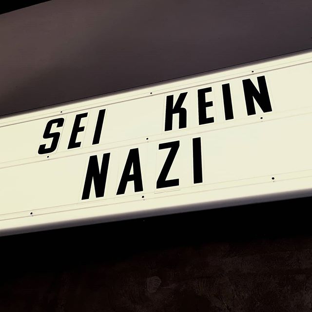 SEI KEIN NAZI! Das gab's schonmal, war schei&szlig;e. Hat zu unvorstellbar viel Leid gef&uuml;hrt. Wir sind ein multikultureller Haufen und das ist gut so! #wirsindmehr #wirsindmehrchemnitz