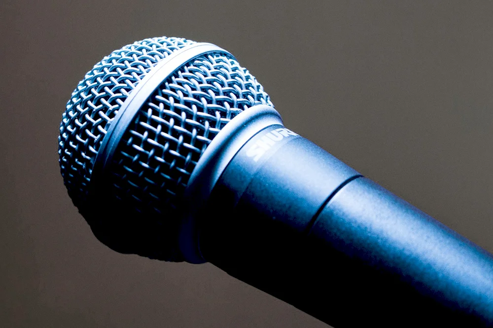 microphone-1716069_1920.jpg