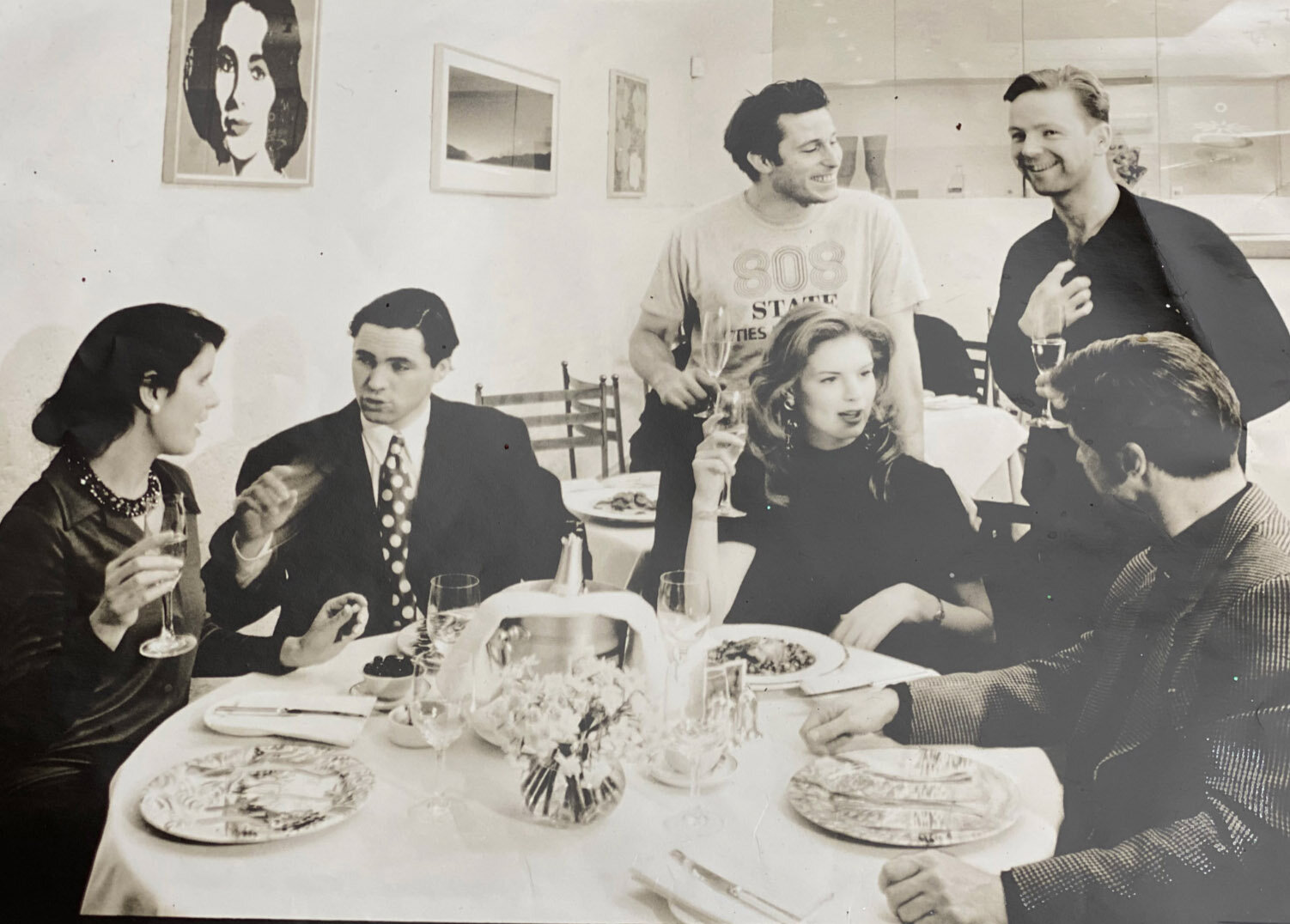 Neat and Moore with models from Bon Appétit magazine in the dining room at Pied à Terre in 1992