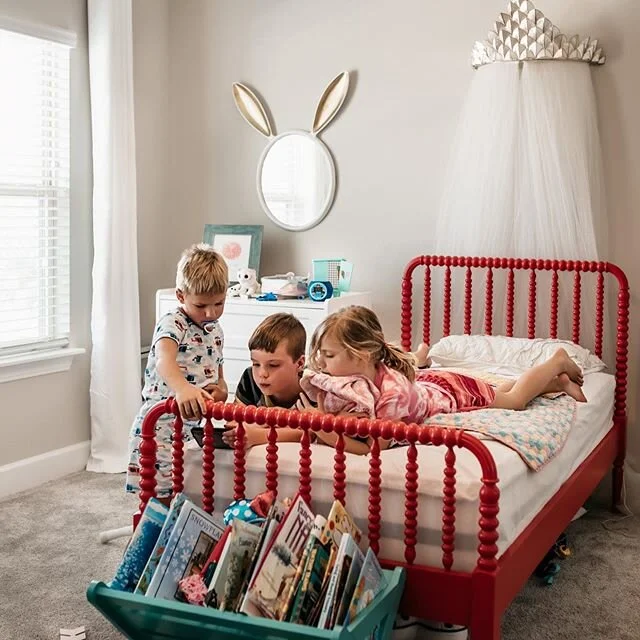 We had some baby fry in our oldest&rsquo;s tank this morning! So very neat! We quickly moved them out to our daughter&rsquo;s tank and made her&rsquo;s the nursery tank. After cleaning up, I walked around the corner to these three sugar lumps of ours