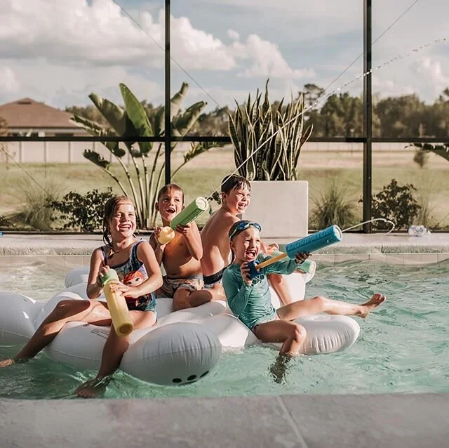 We hope you guys had a FUN Father&rsquo;s Day celebrating all those important men in your lives!!! Tim got it gooooood here!!! 😂💦😂
.
.
.
#erikareinerphotography #fathersday2020 #family #cousins #florida #tsppresets #pixel_kids #candidchildhood #cl