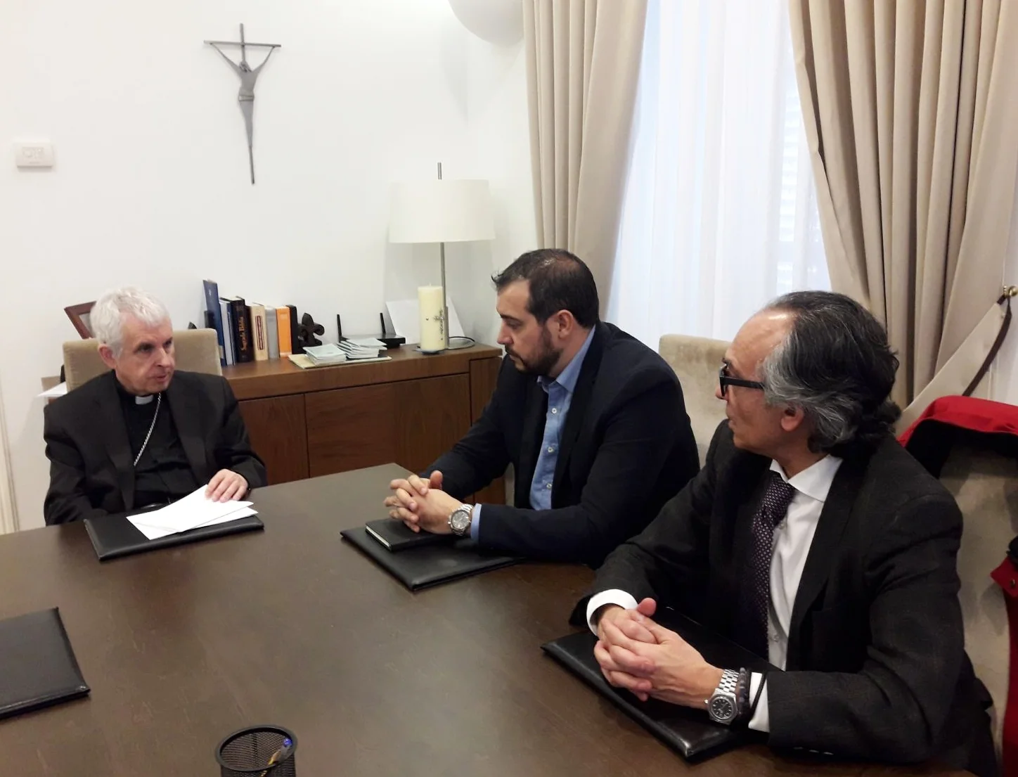  El Obispo D. Luís, Celso González y Mario Cardama reunidos.&nbsp; 